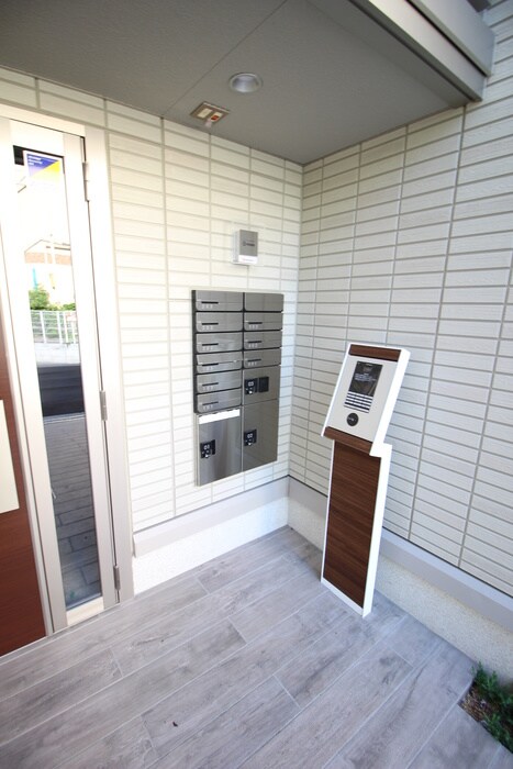 物件外観写真6　(エントランス部分)