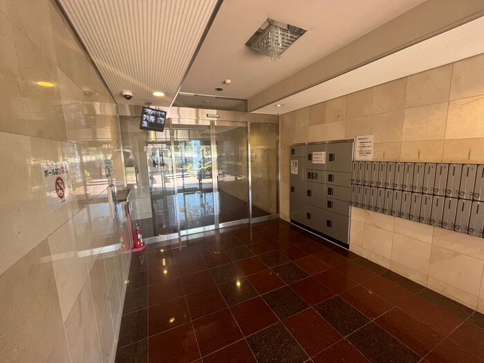 物件外観写真3　(エントランス部分)