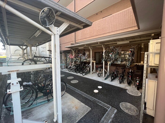 物件外観写真6　(駐輪場)