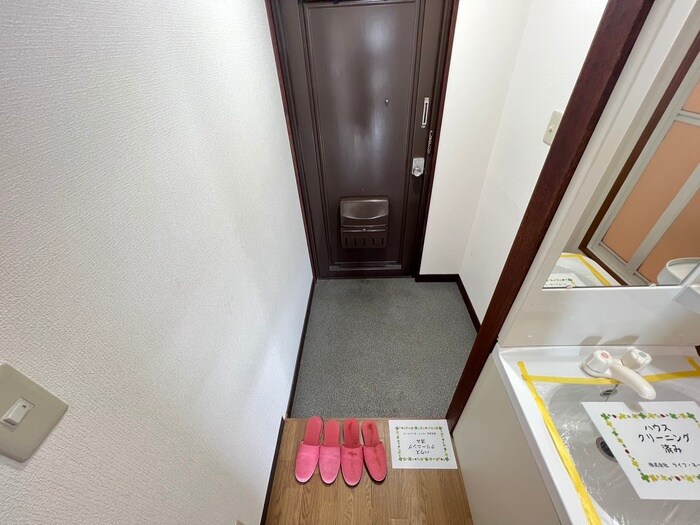 物件内観写真9　(玄関)