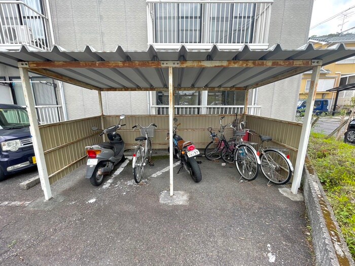 物件外観写真4　(駐輪場)
