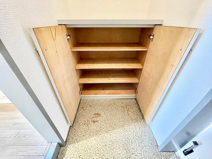 物件内観写真18　(靴箱)