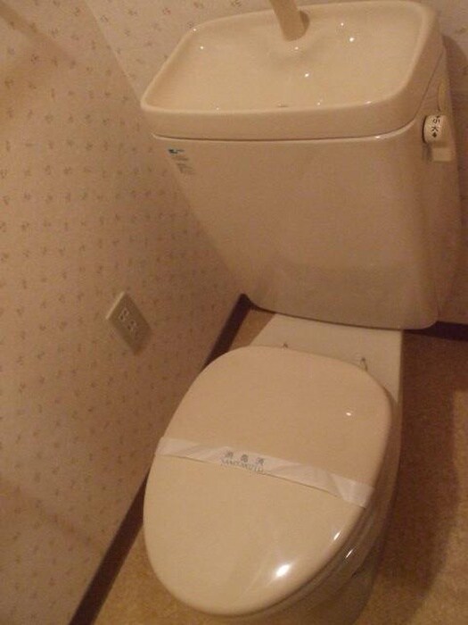 物件内観写真8　(トイレ)