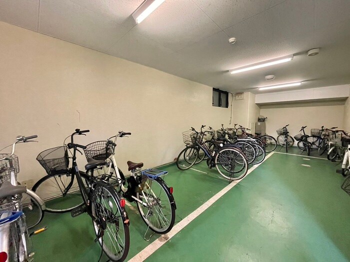 物件外観写真3　(駐輪場)