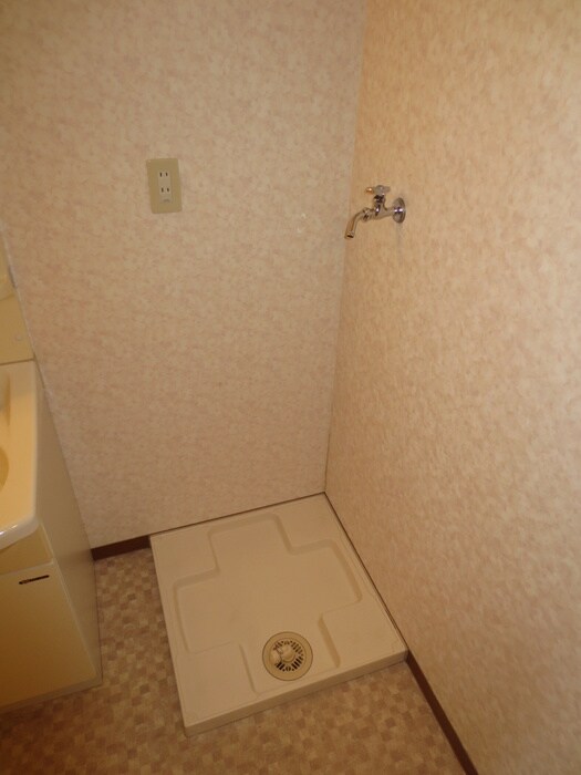 物件内観写真13　(洗濯機置場)