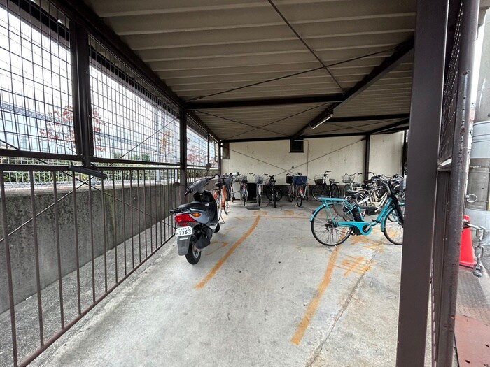 物件外観写真6　(駐輪場)