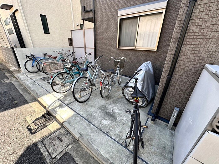 物件外観写真3　(駐輪場)