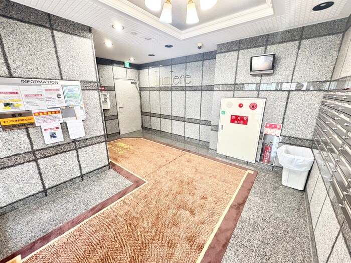 物件外観写真5　(エントランス部分)