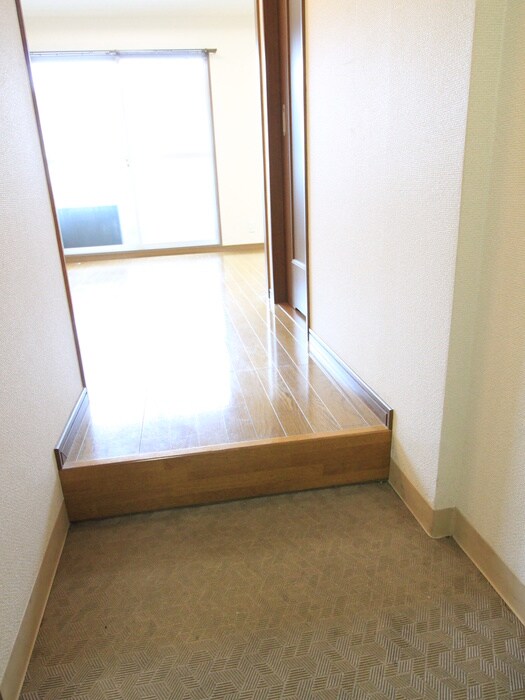 物件内観写真7　(玄関)