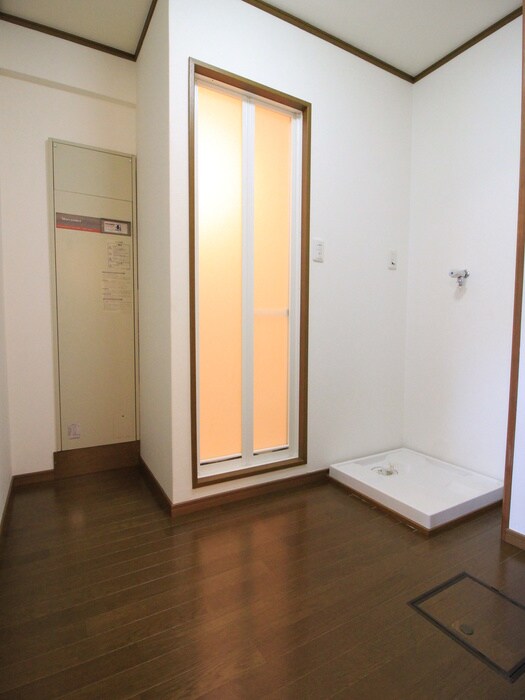 物件内観写真17　(洗濯機置場)