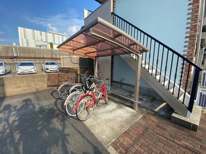 物件外観写真3　(駐輪場)