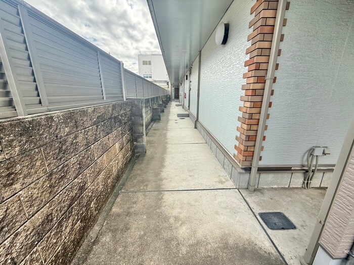 物件外観写真5　(エントランス部分)