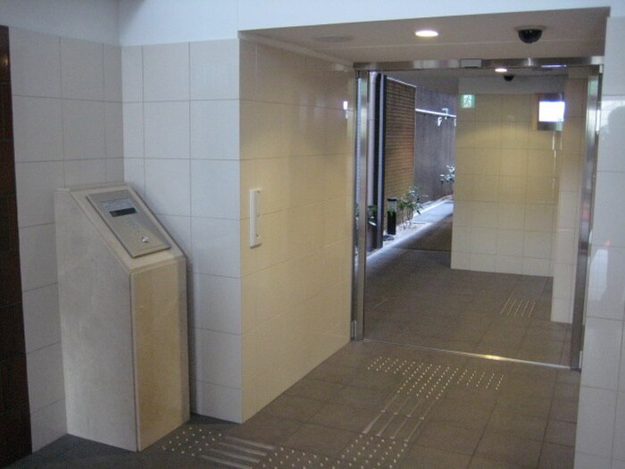 物件外観写真2　(エントランス部分)