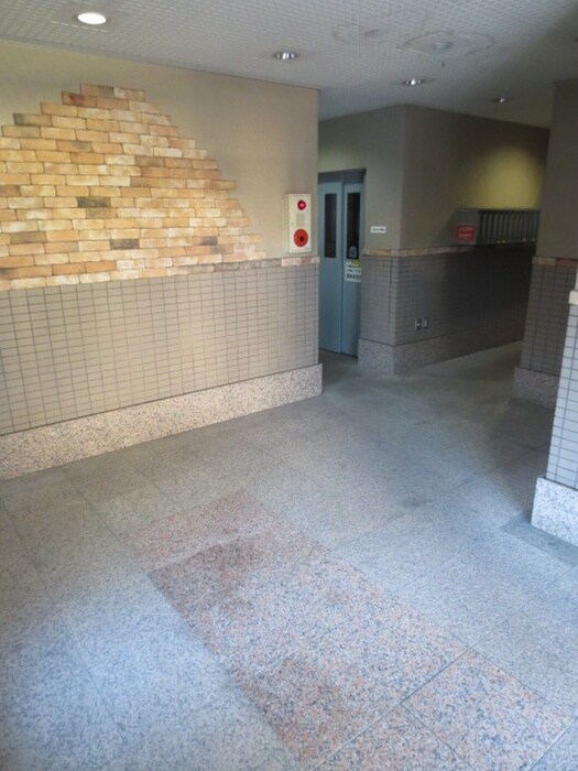 物件外観写真4　(エントランス部分)