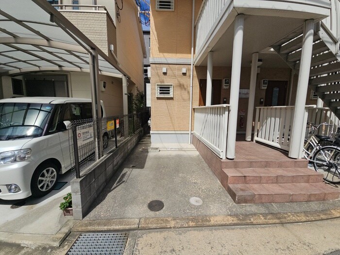 物件外観写真3　(駐車場)