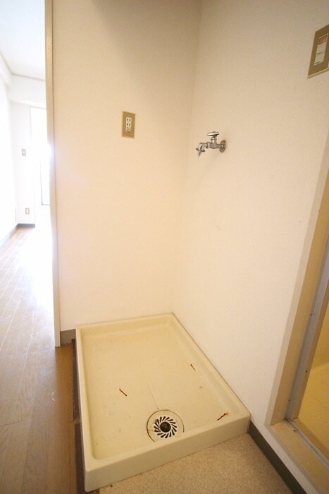 物件内観写真17　(洗濯機置場)