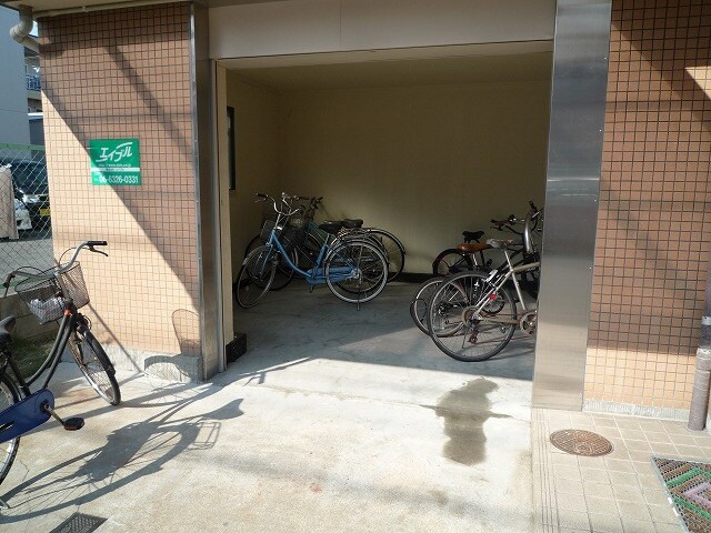 物件外観写真2　(駐輪場)
