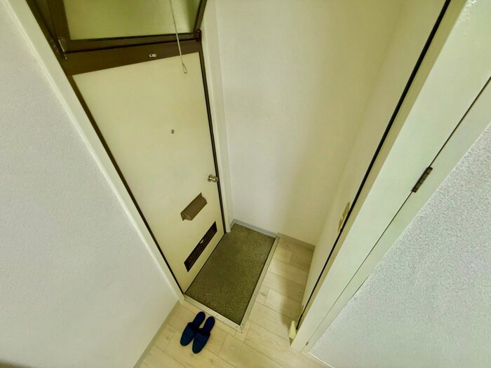物件内観写真4　(玄関)