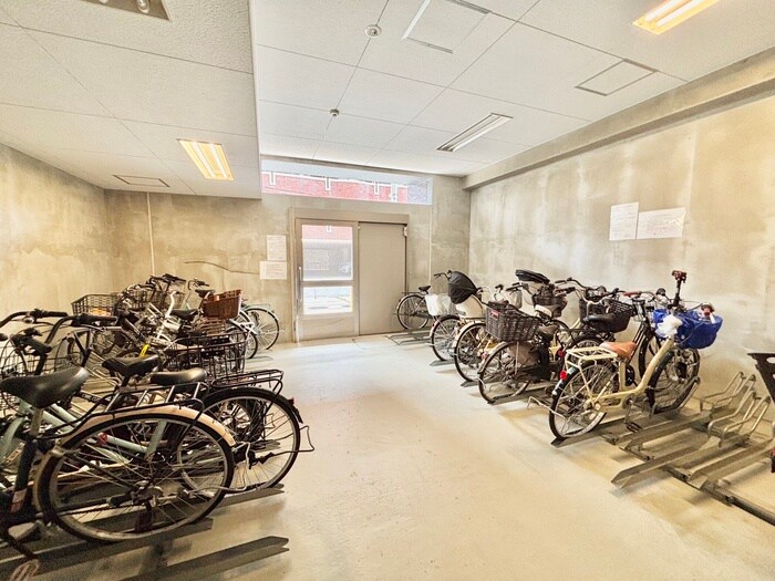 物件外観写真3　(駐輪場)