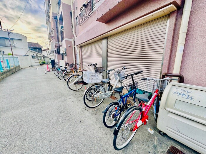 物件外観写真6　(駐輪場)