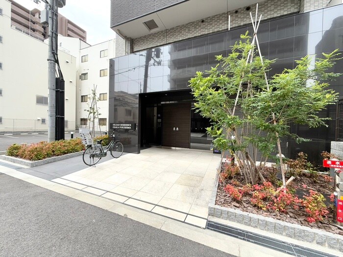 物件外観写真2　(エントランス部分)