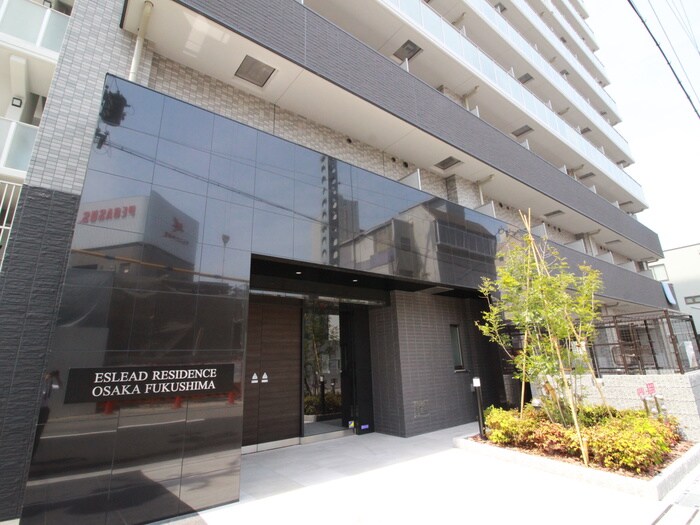 物件外観写真2　(エントランス部分)