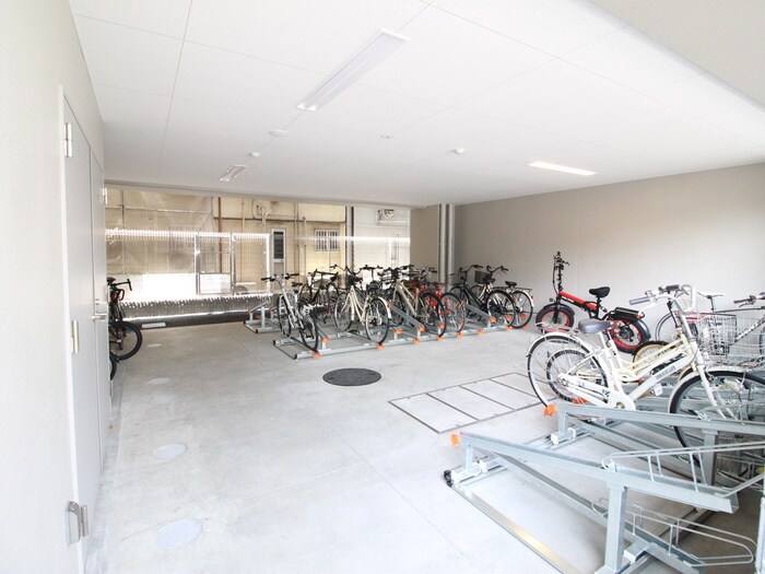 物件外観写真4　(駐輪場)