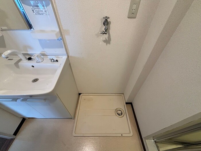 物件内観写真14　(洗濯機置場)