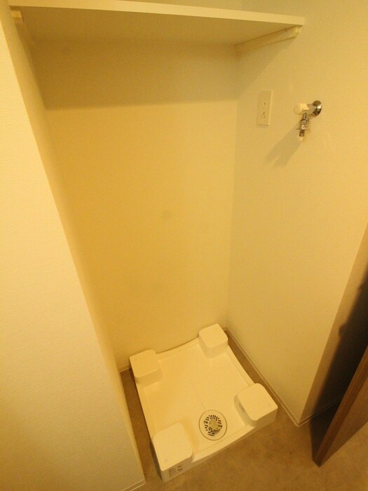 物件内観写真10　(洗濯機置場)