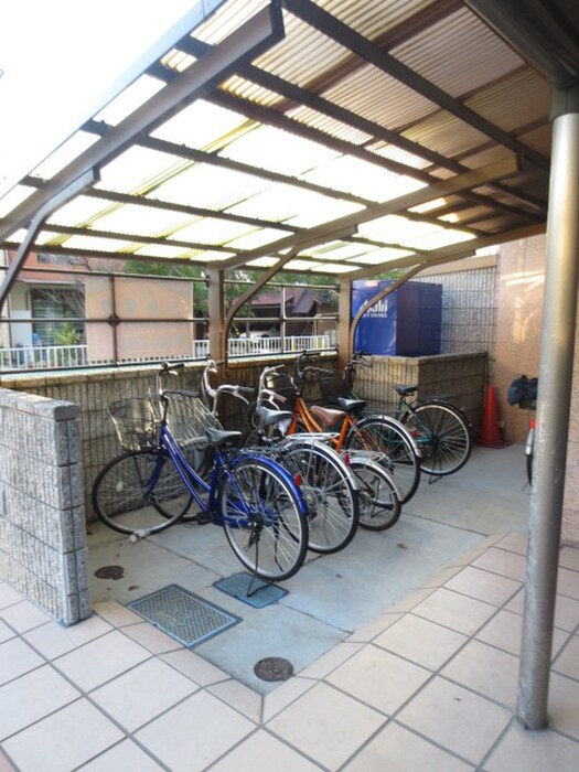 物件外観写真6　(駐輪場)