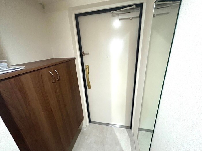 物件内観写真7　(玄関)