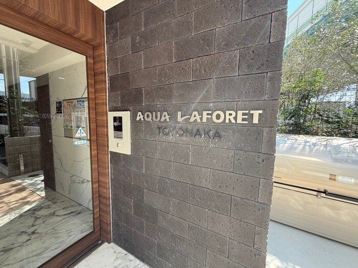 物件外観写真4　(エントランス部分)