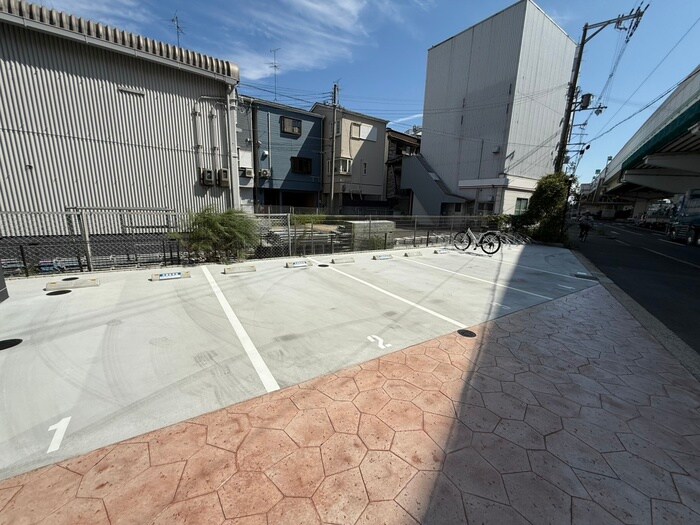 物件外観写真5　(駐車場)