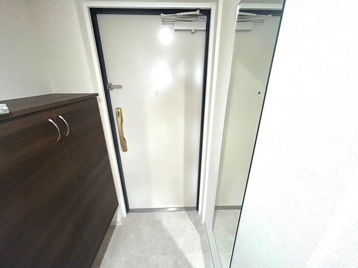 物件内観写真18　(玄関)