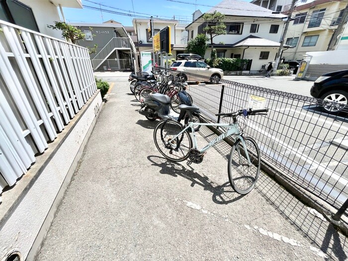 物件外観写真5　(駐輪場)