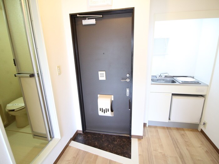 物件内観写真13　(玄関)