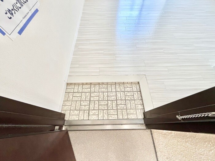 物件内観写真18　(玄関)