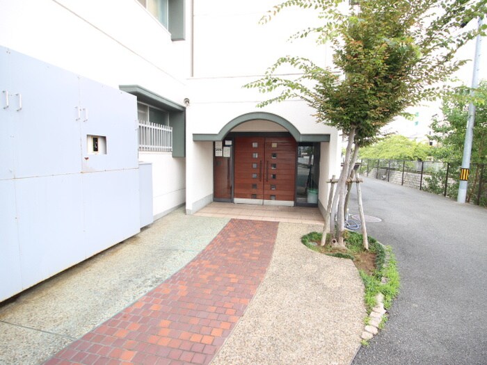 物件外観写真4　(エントランス部分)