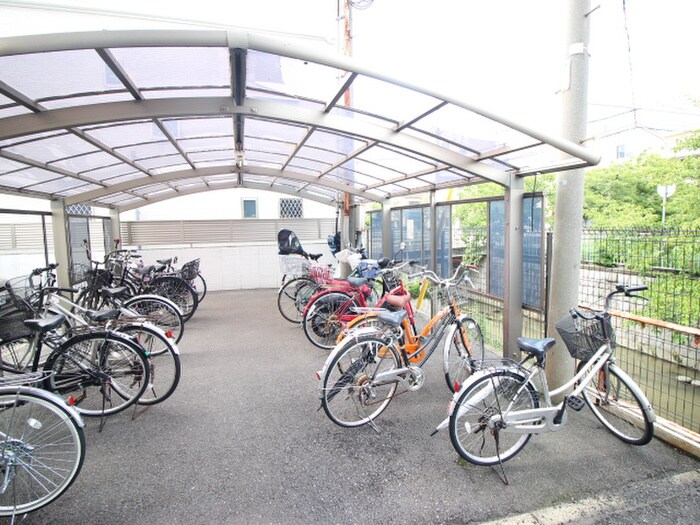 物件外観写真5　(駐輪場)