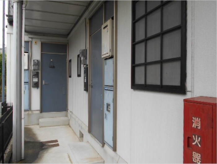 物件外観写真4　(エントランス部分)