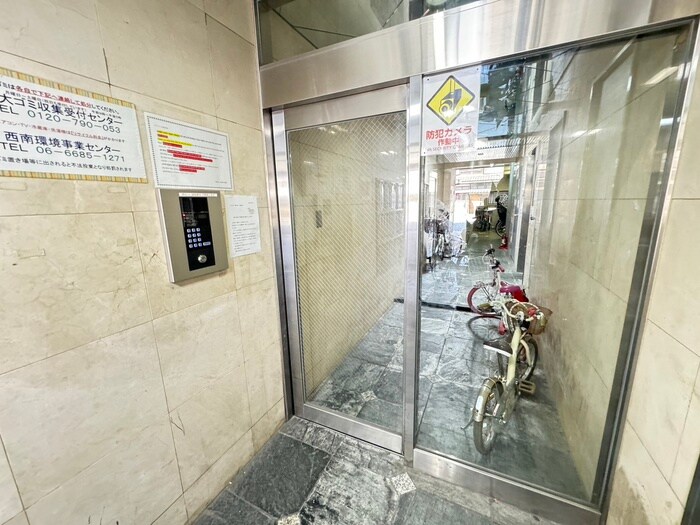 物件外観写真4　(エントランス部分)