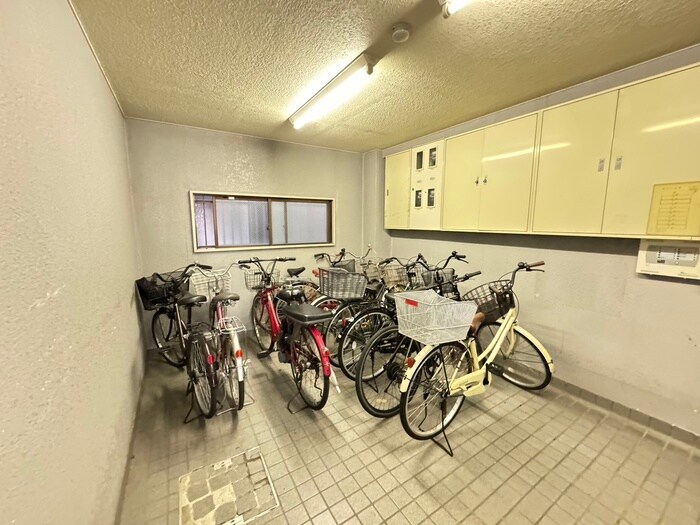 物件外観写真5　(駐輪場)