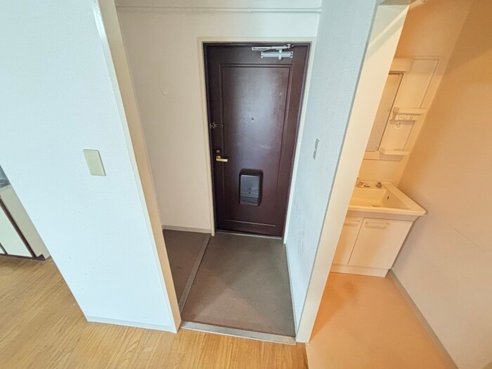 物件内観写真18　(玄関)