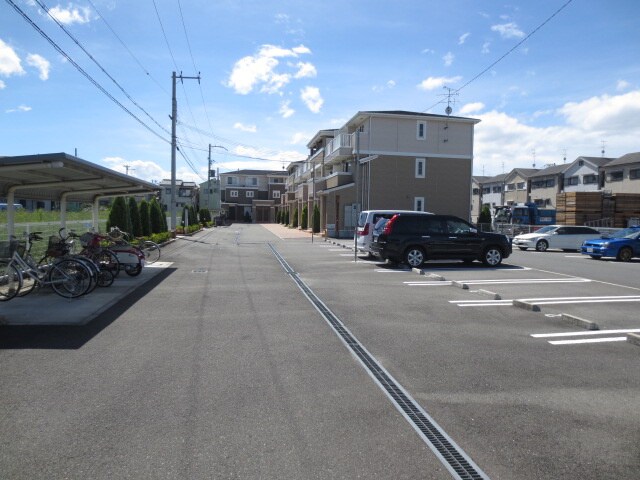 物件外観写真3　(駐車場)