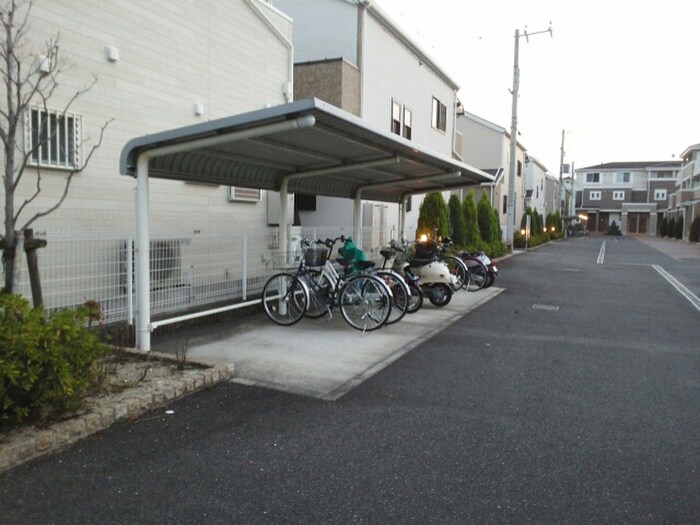物件外観写真5　(駐輪場)