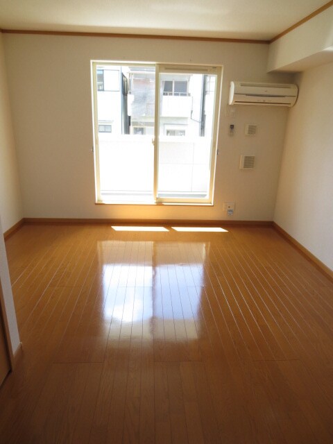 物件内観写真10　(室内からの展望)