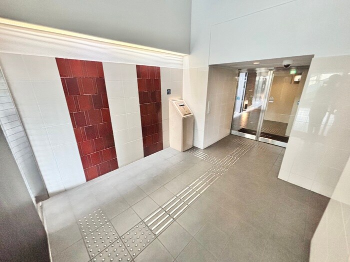 物件外観写真2　(エントランス部分)