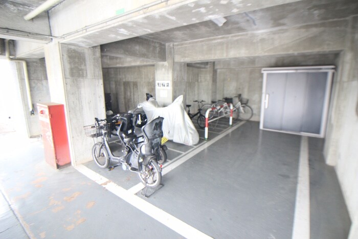 物件外観写真3　(駐輪場)