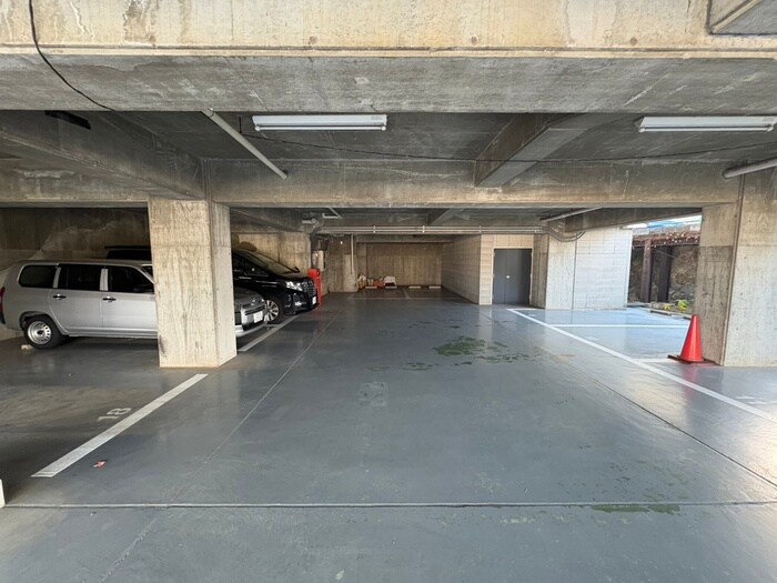 物件外観写真4　(駐車場)