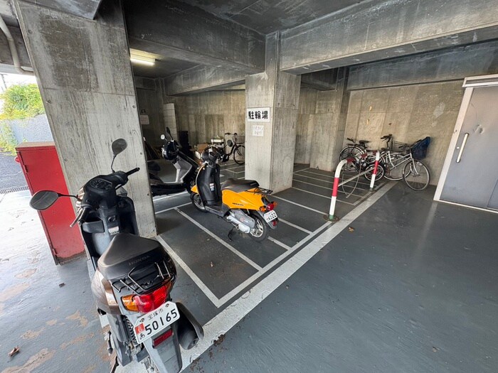 物件外観写真5　(駐輪場)